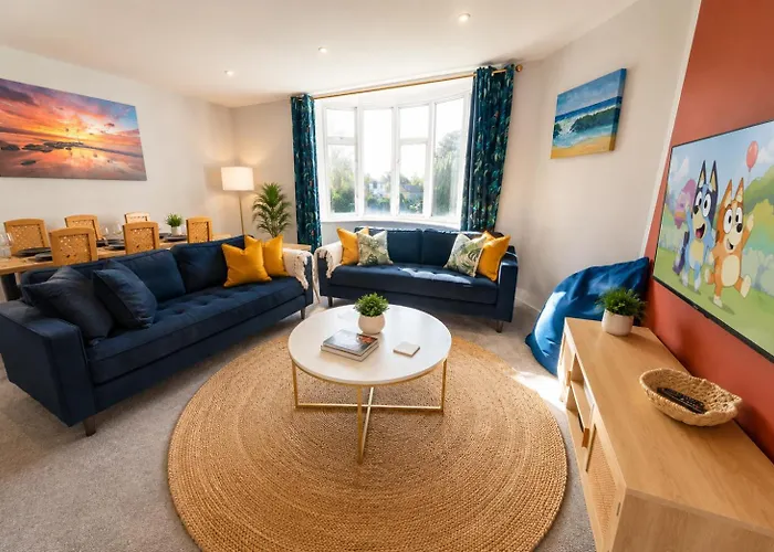 Family Fun! 3 Bedroom- Bournemouth Gem - Near Bournemouth Beach & Town